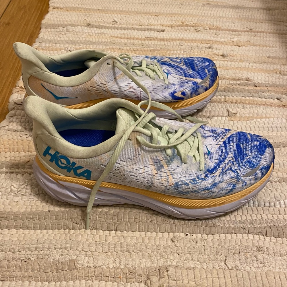 Hoka Clifton 8, barely used!
